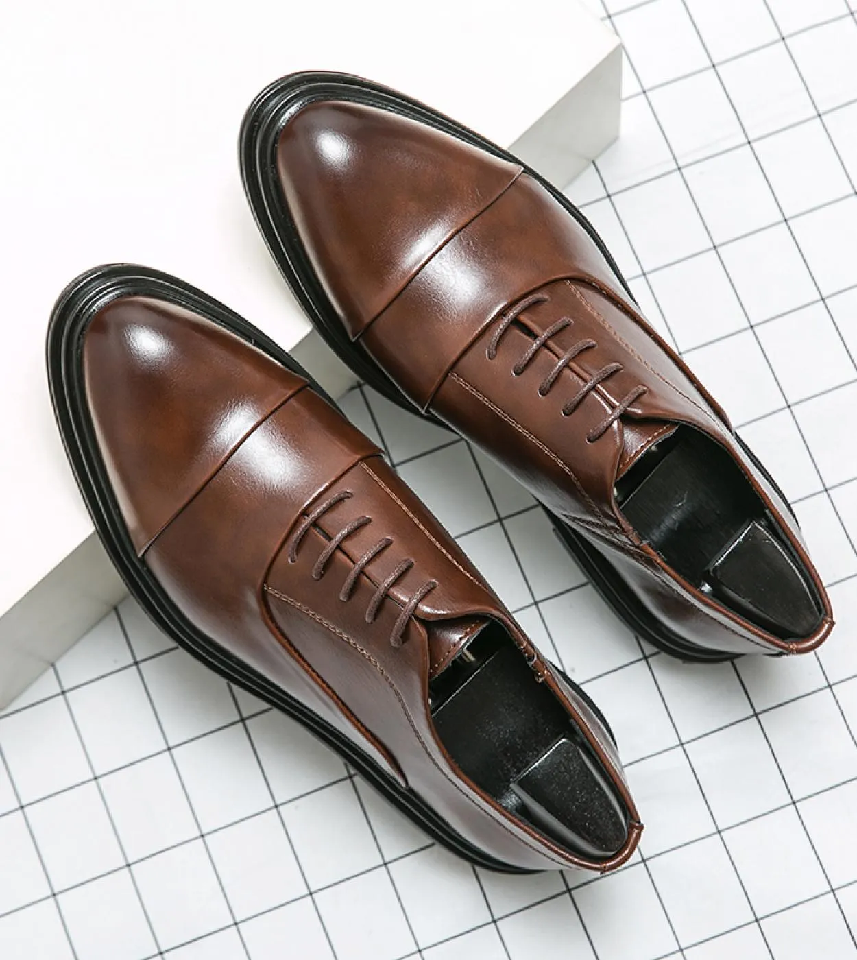 2023 Business New Fashion Scarpe da uomo Scarpe da uomo in pelle Oxford da sposa Scarpe stringate da uomo da ufficio Scarpe casu