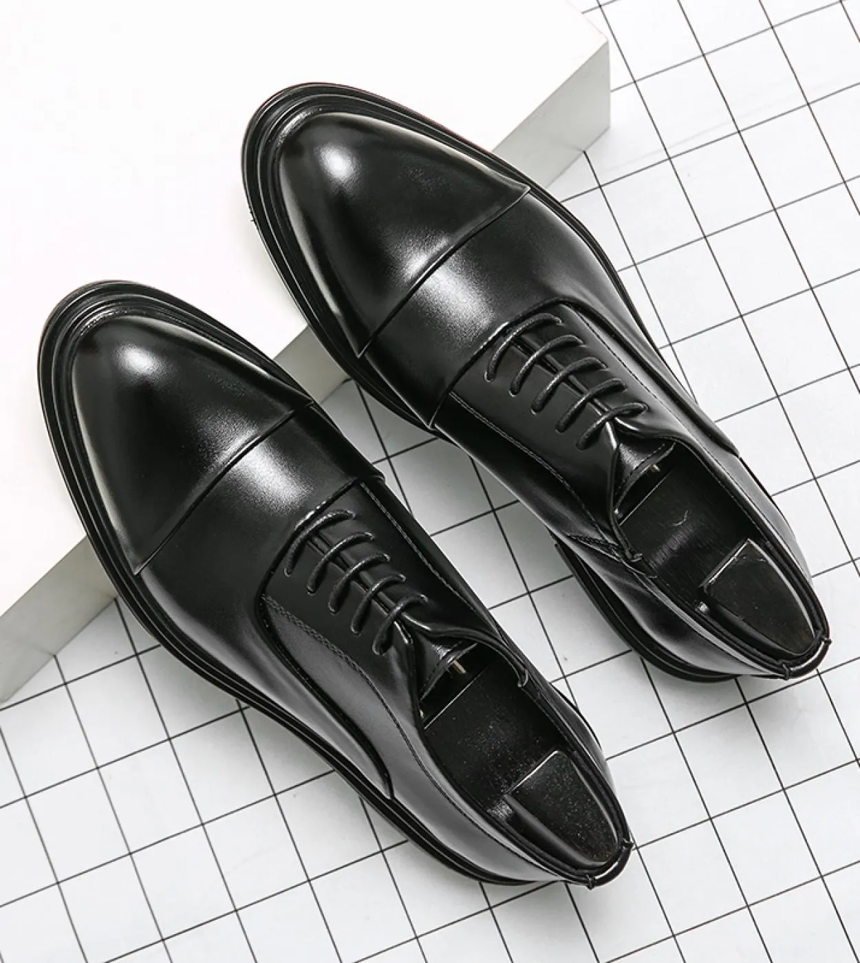 2023 Business New Fashion Scarpe da uomo Scarpe da uomo in pelle Oxford da sposa Scarpe stringate da uomo da ufficio Scarpe casu
