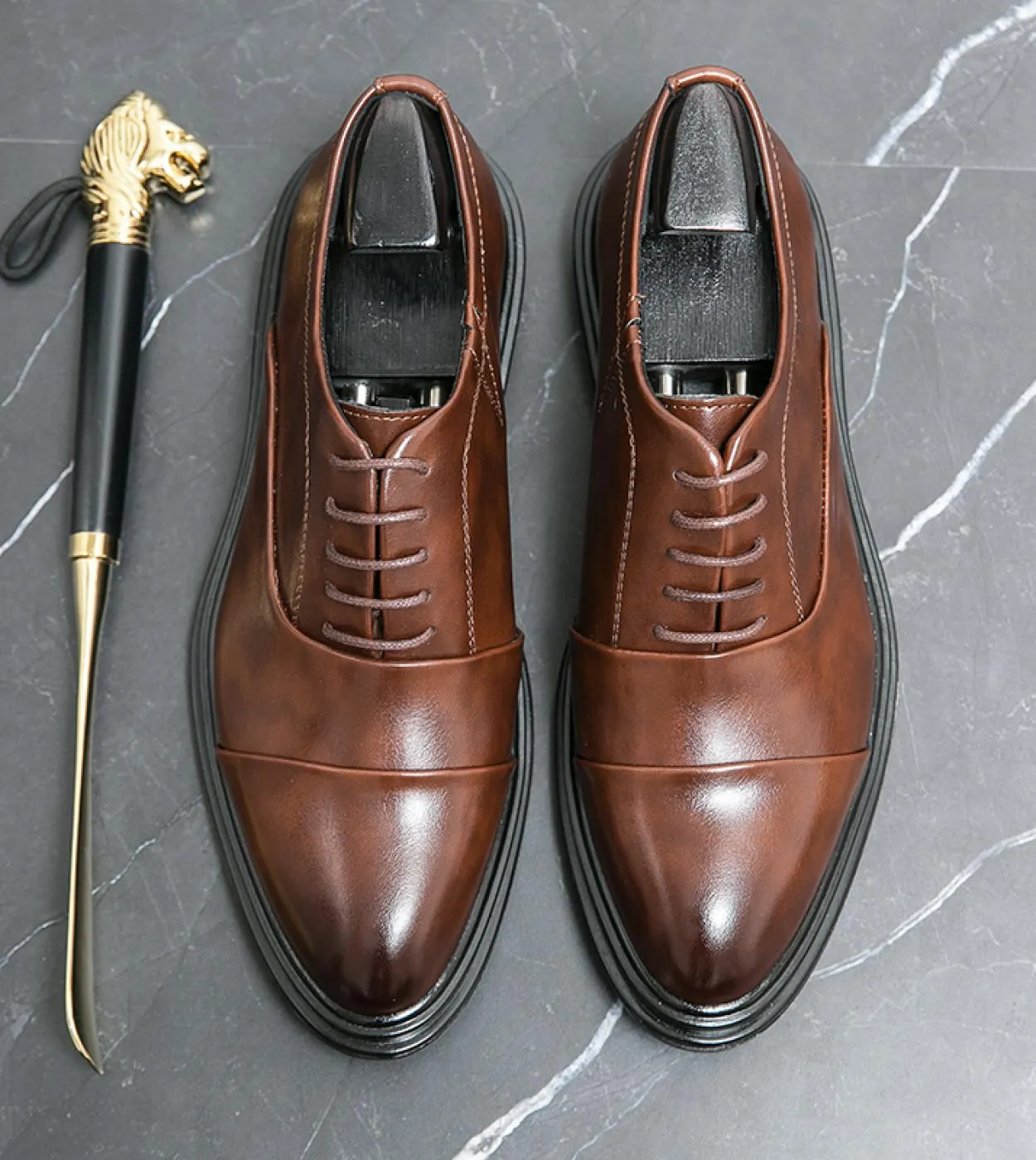 2023 Business New Fashion Scarpe da uomo Scarpe da uomo in pelle Oxford da sposa Scarpe stringate da uomo da ufficio Scarpe casu