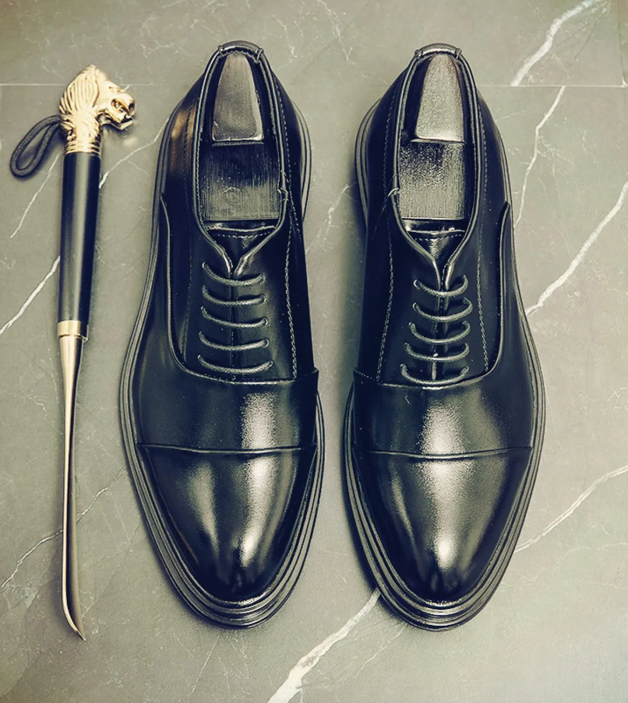 2023 Business New Fashion Scarpe da uomo Scarpe da uomo in pelle Oxford da sposa Scarpe stringate da uomo da ufficio Scarpe casu