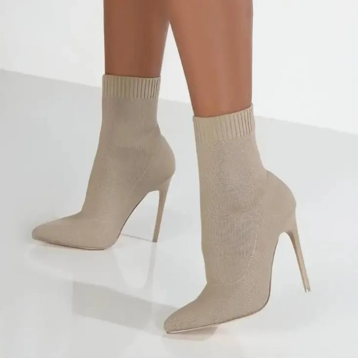 Calzini da donna di lusso Scarpe Stivaletti da donna in tessuto elasticizzato Tacchi alti a punta Slip On Stivaletti Chelsea con