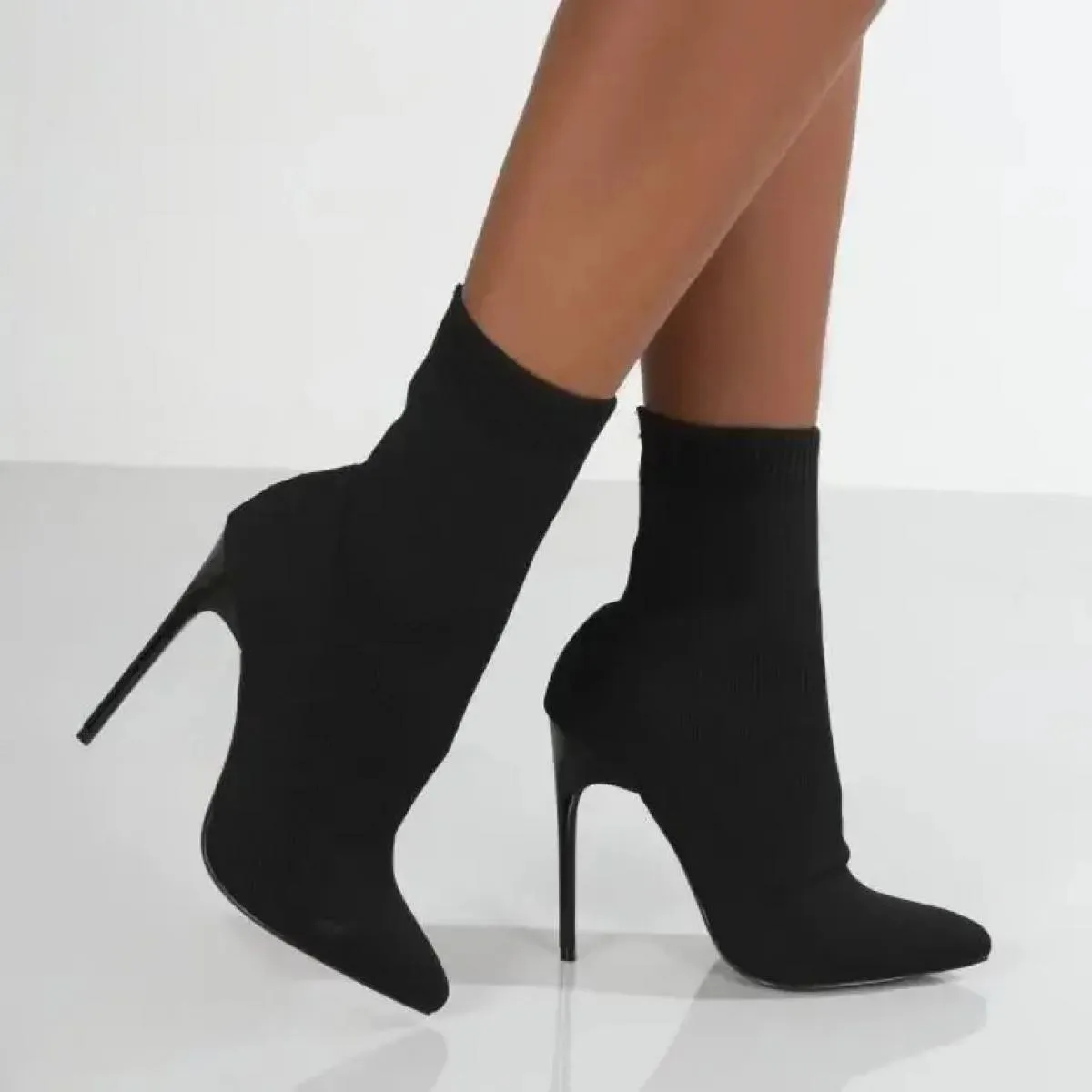 Calzini da donna di lusso Scarpe Stivaletti da donna in tessuto elasticizzato Tacchi alti a punta Slip On Stivaletti Chelsea con