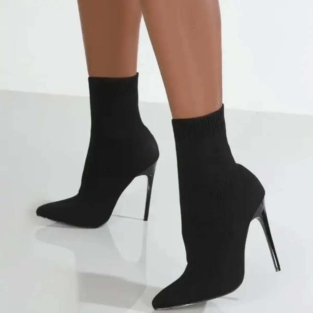 Calzini da donna di lusso Scarpe Stivaletti da donna in tessuto elasticizzato Tacchi alti a punta Slip On Stivaletti Chelsea con