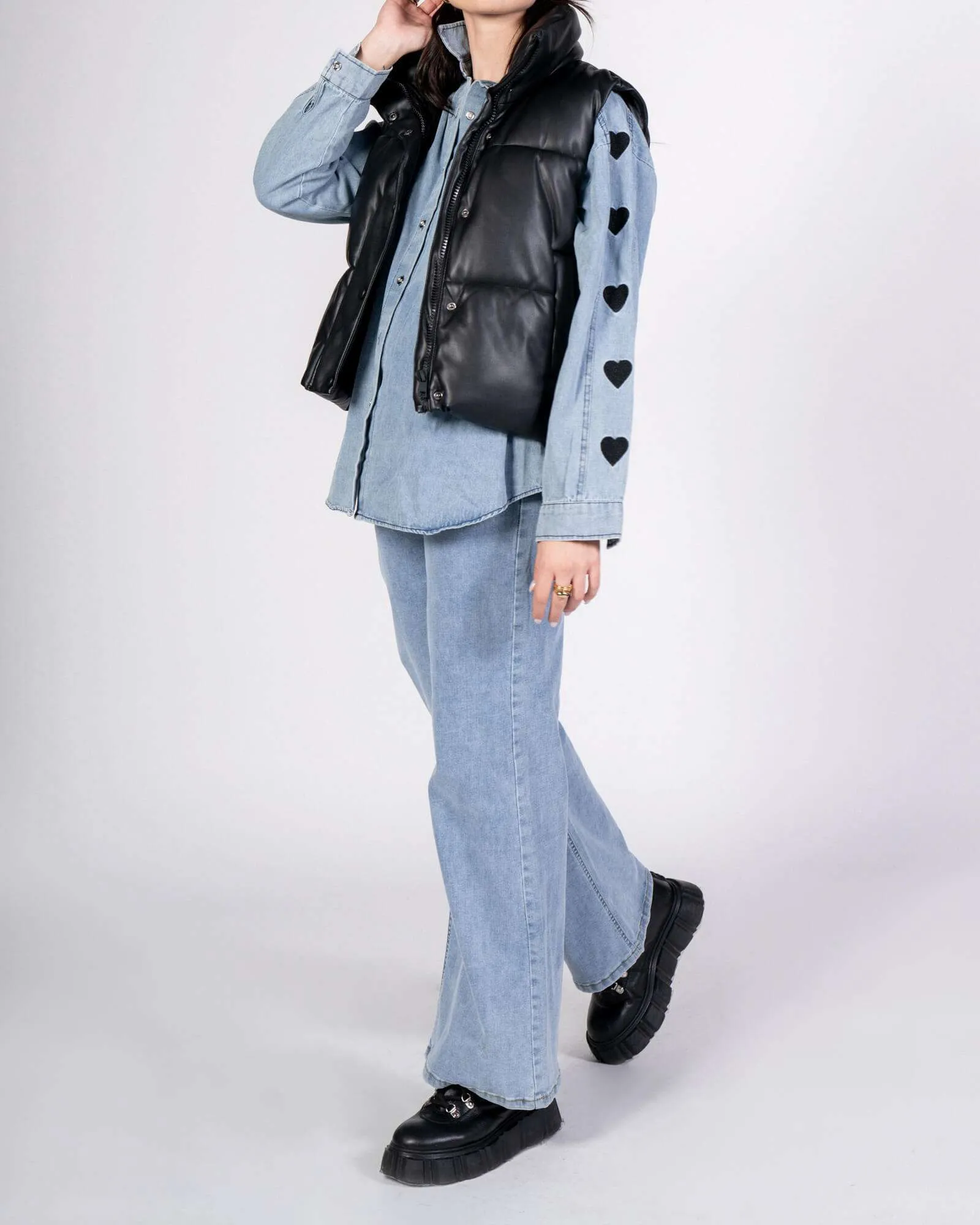 Camicia in jeans con maniche ricamate