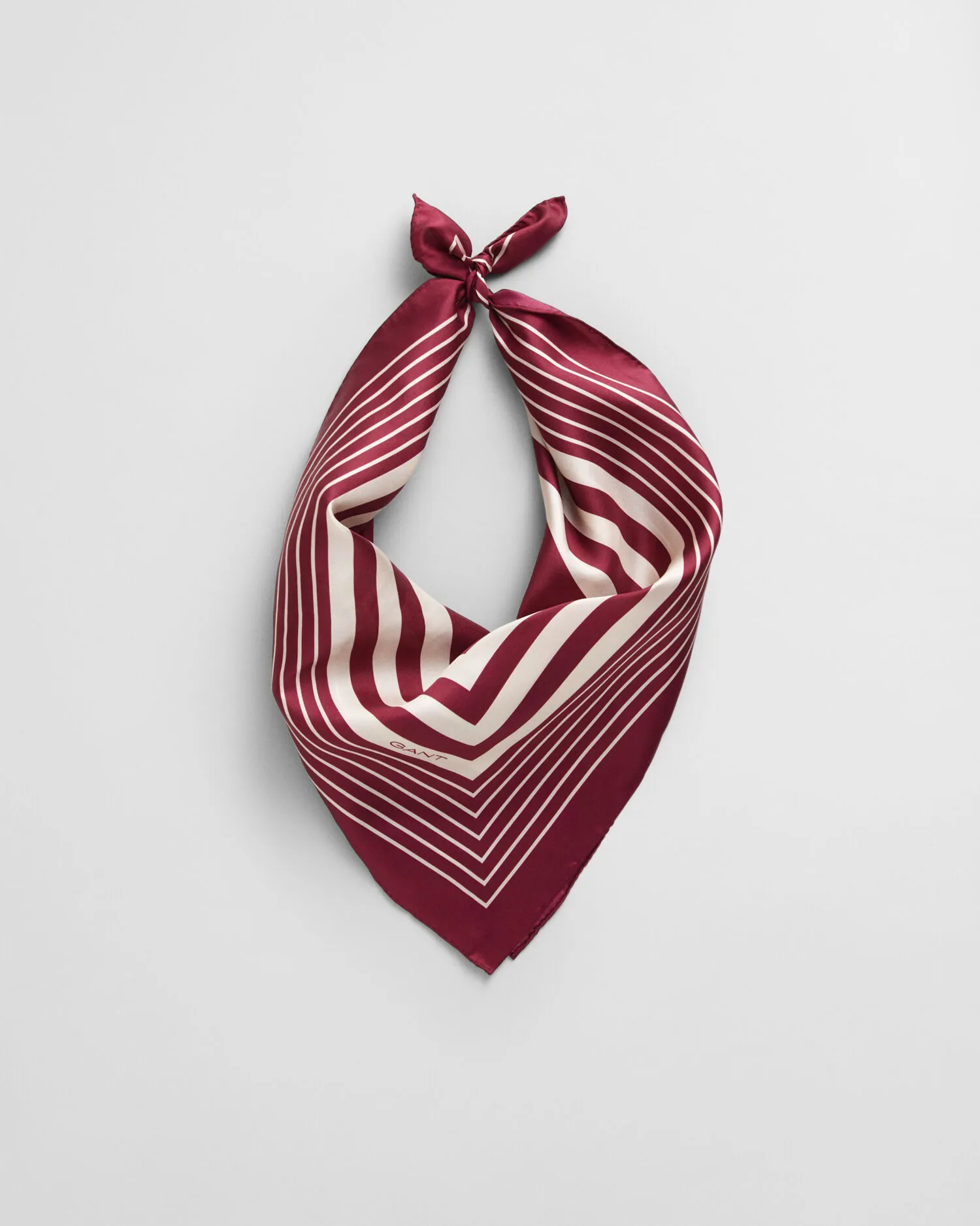 Foulard in seta orlato con monogramma    