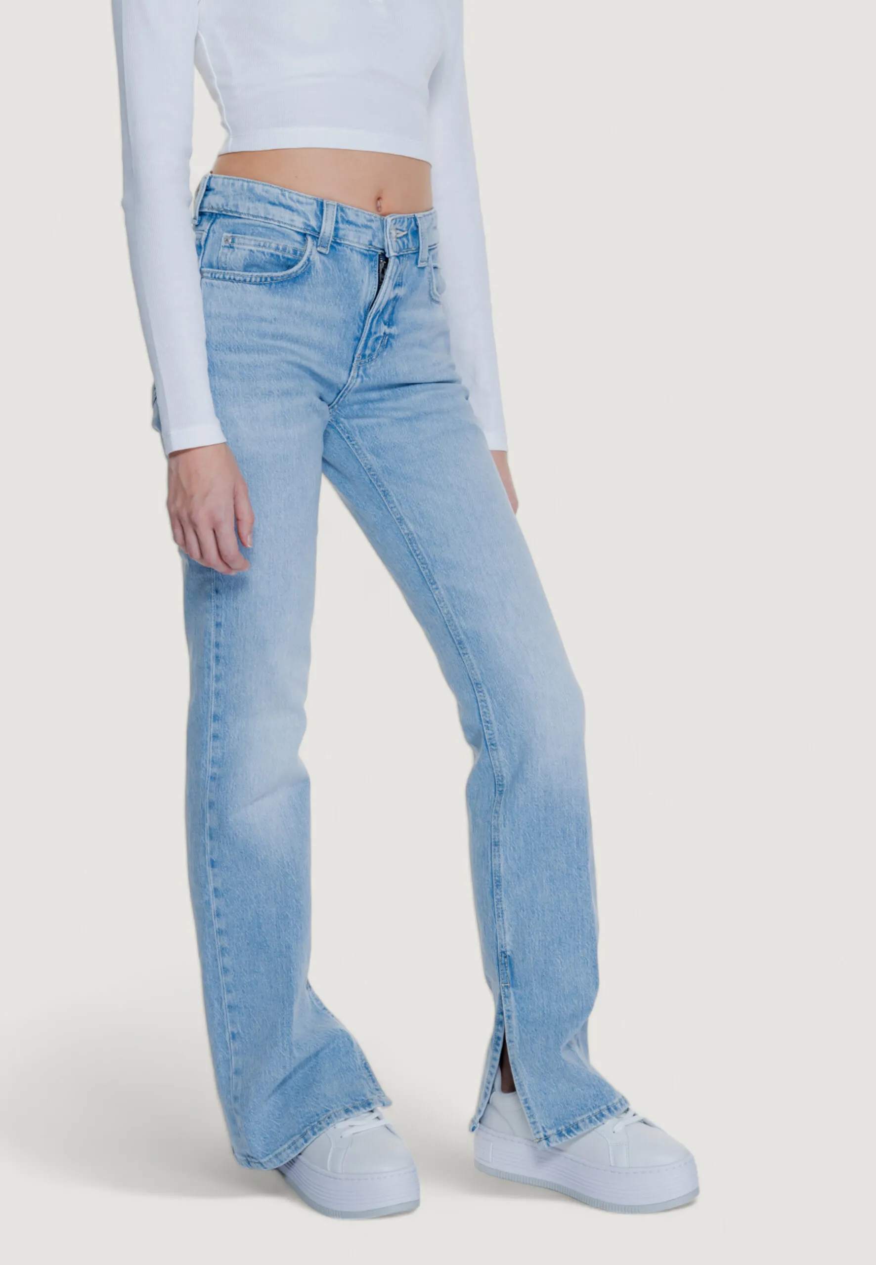 Jeans mom Guess PAULETTE FLARE SPLIT Denim chiaro