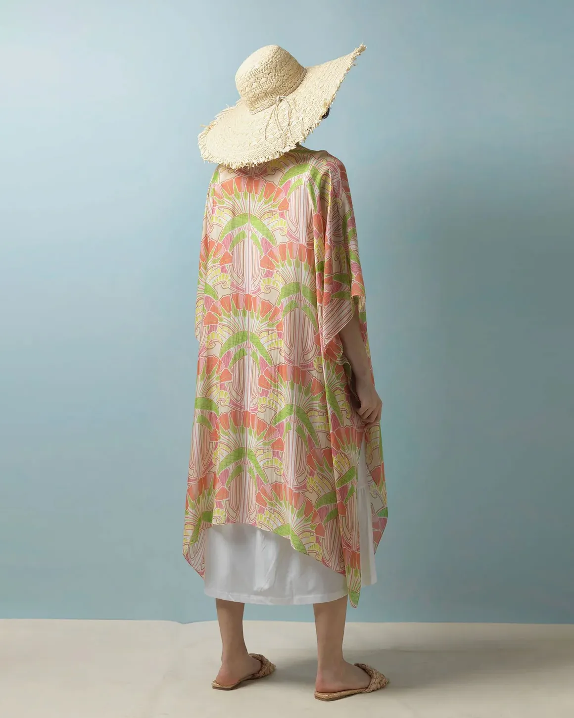 Kimono media lunghezza giallo verde e rosa a fantasia fiori di ispirazione art déco con spacchi laterali