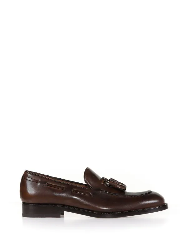 Loafer with tassels in leather