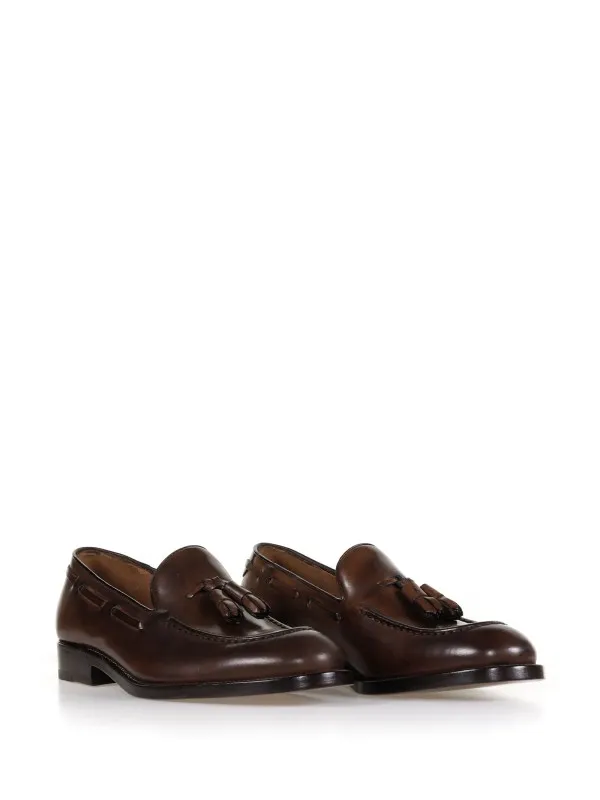Loafer with tassels in leather
