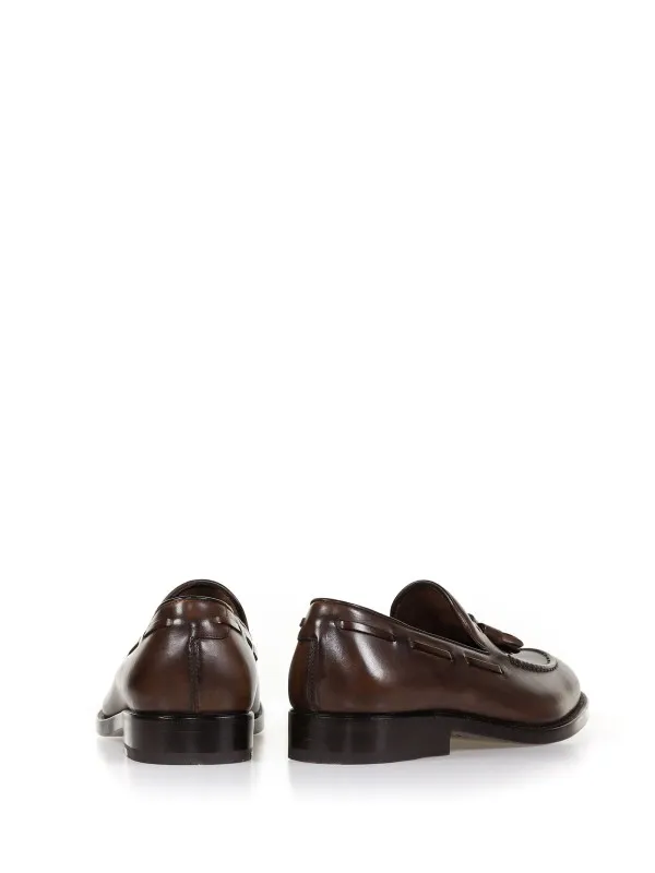Loafer with tassels in leather