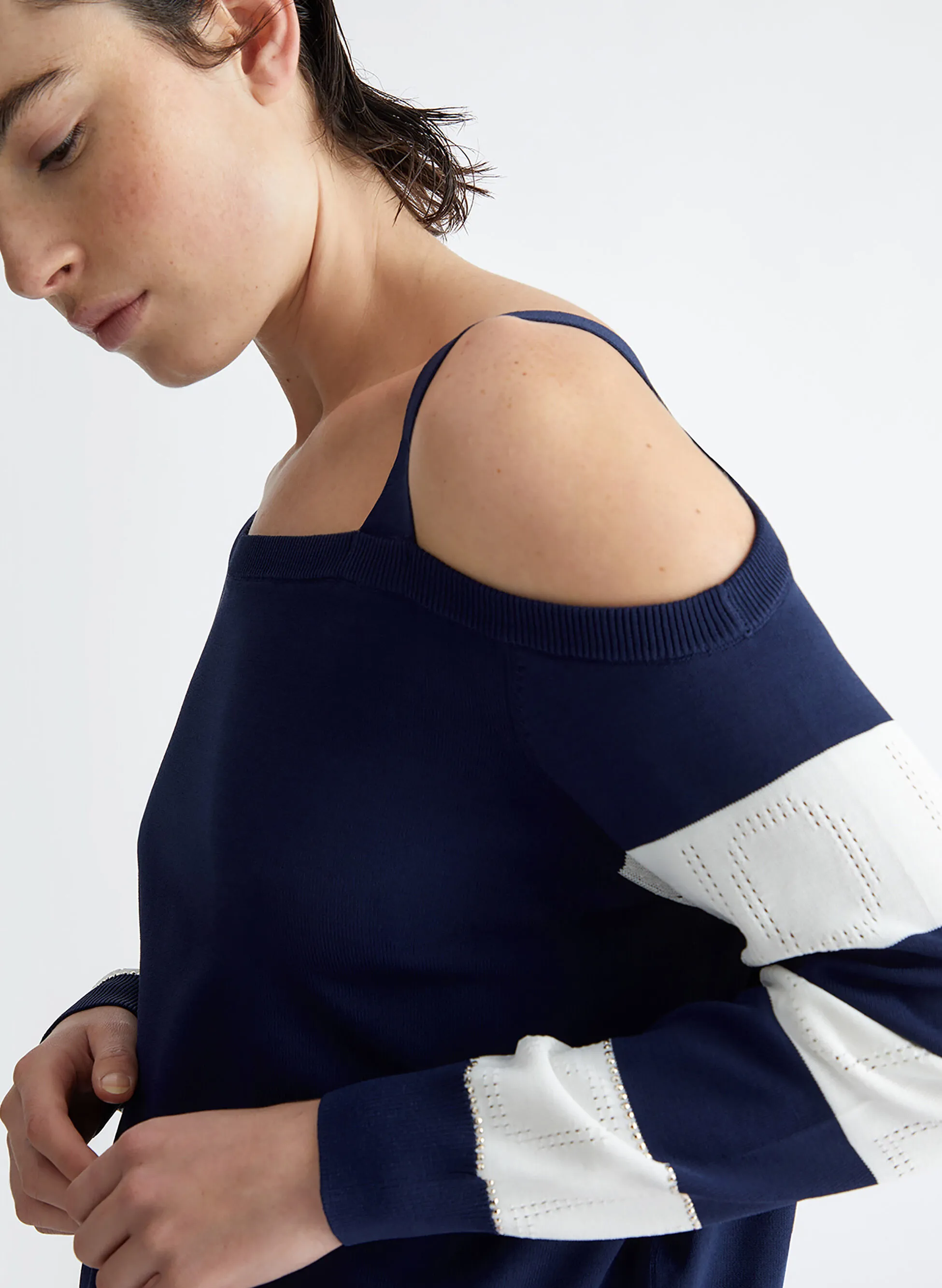 maglione con righe e logo