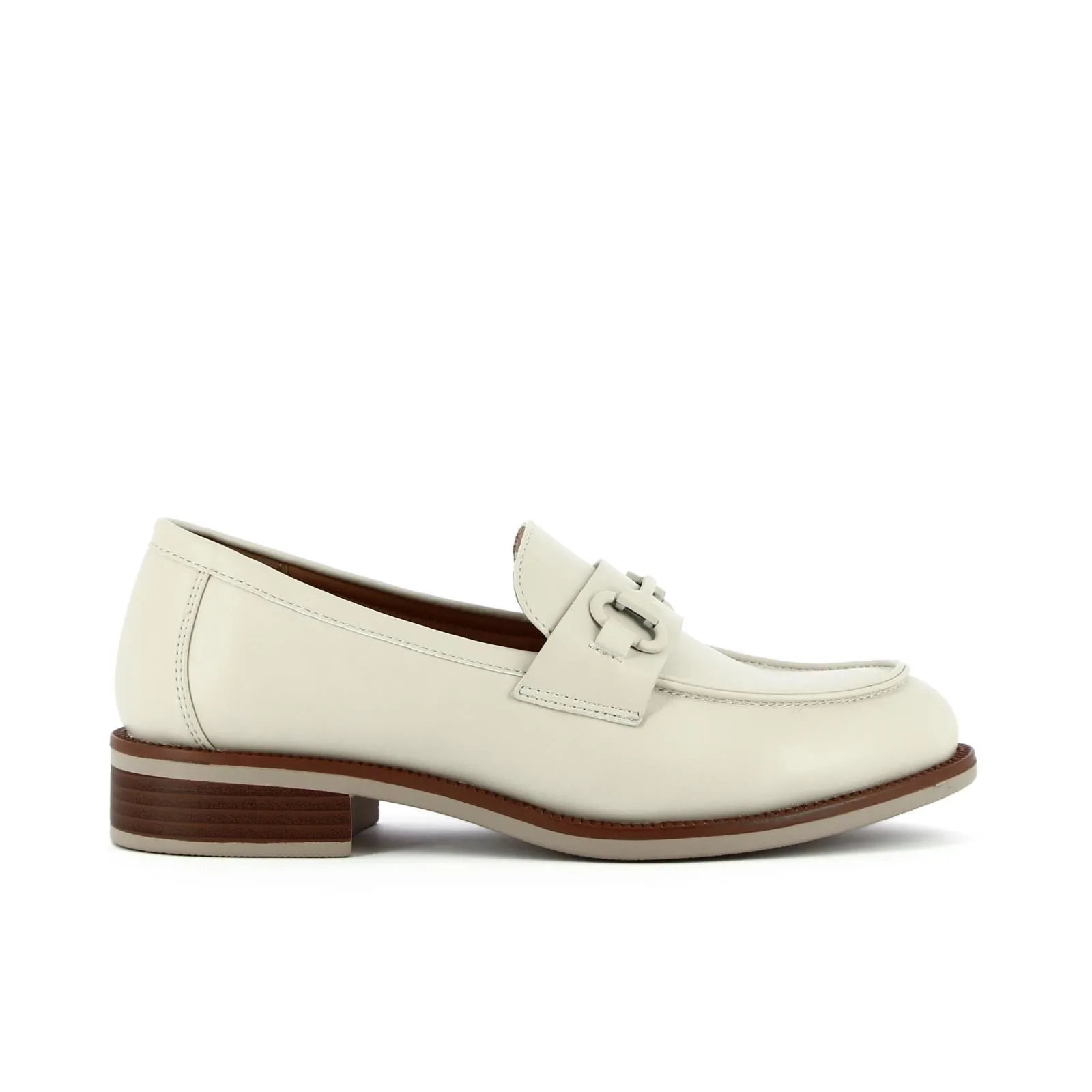 Mocassini eleganti beige con tacco basso e morsetto
