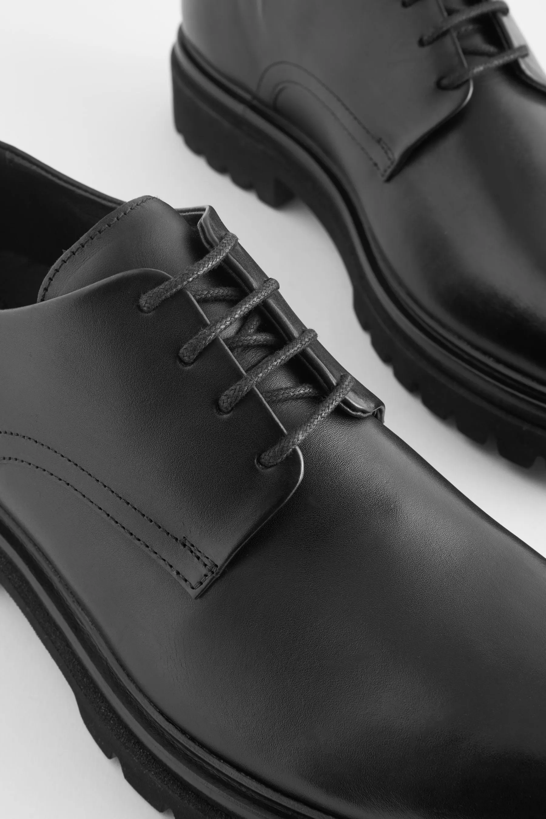 Nero  - EDIT - Scarpe Derby in pelle con carrarmato