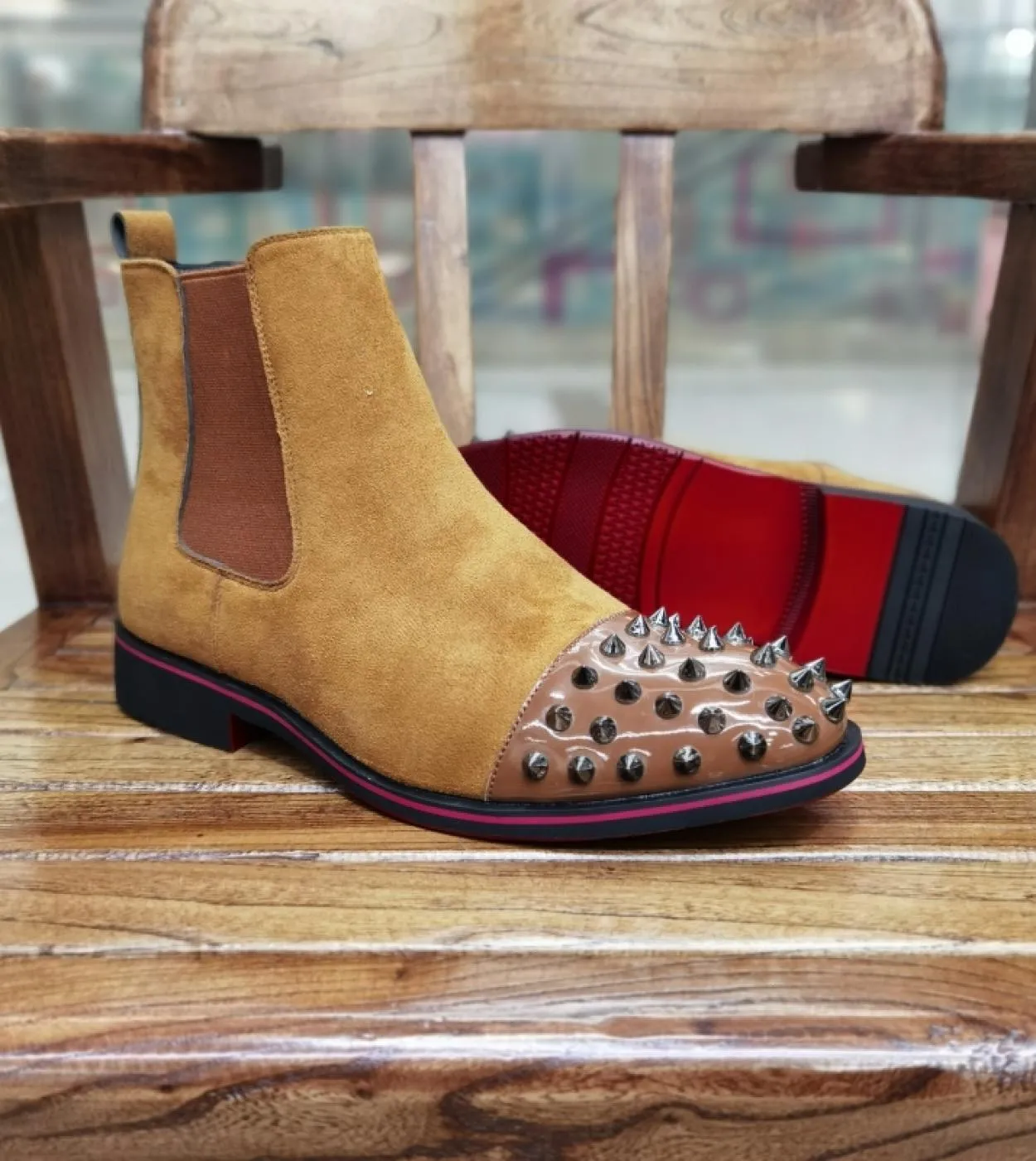 Nuovi stivaletti Chelsea da uomo con suola rossa rivetti punta quadrata Flock Slip On stivaletti da uomo daffari spedizione gra
