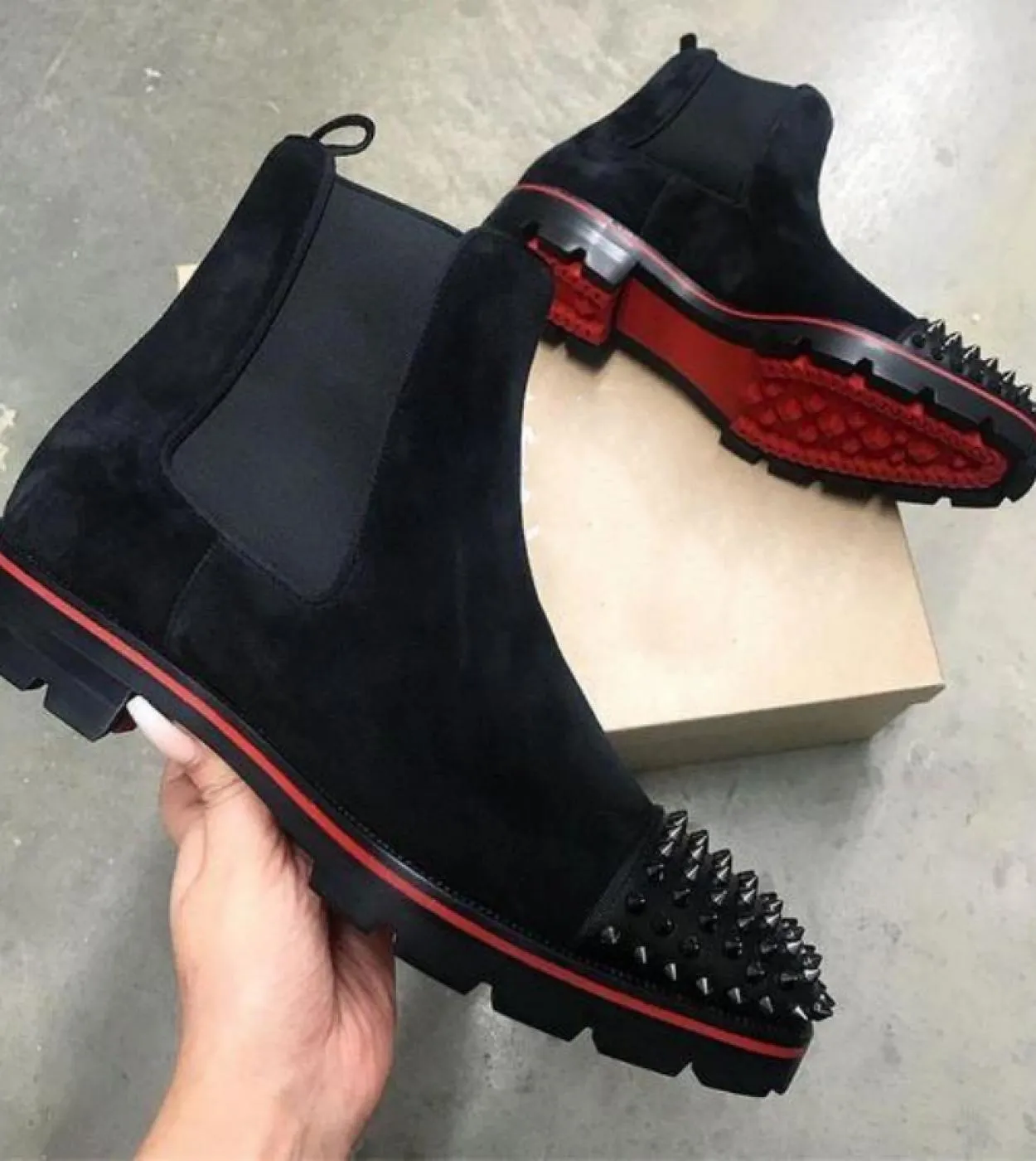 Nuovi stivaletti Chelsea da uomo con suola rossa rivetti punta quadrata Flock Slip On stivaletti da uomo daffari spedizione gra