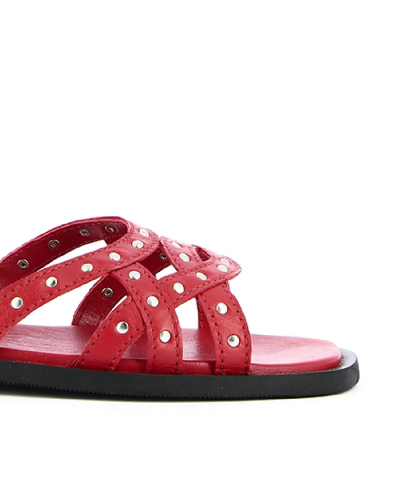 Sandali bassi rossi in pelle con borchie