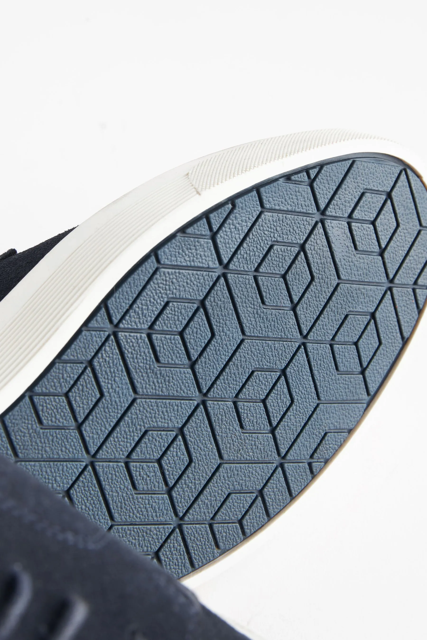 Scarpe derby scamosciata con suola sagomata    