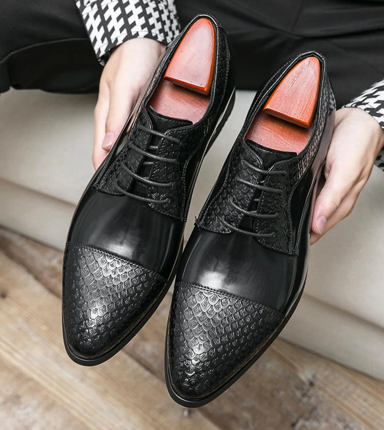 Scarpe eleganti da uomo Scarpe a punta brogue Moda di lusso Scarpe da sposa da sposo Scarpe brogue da uomo Scarpe da uomo italia