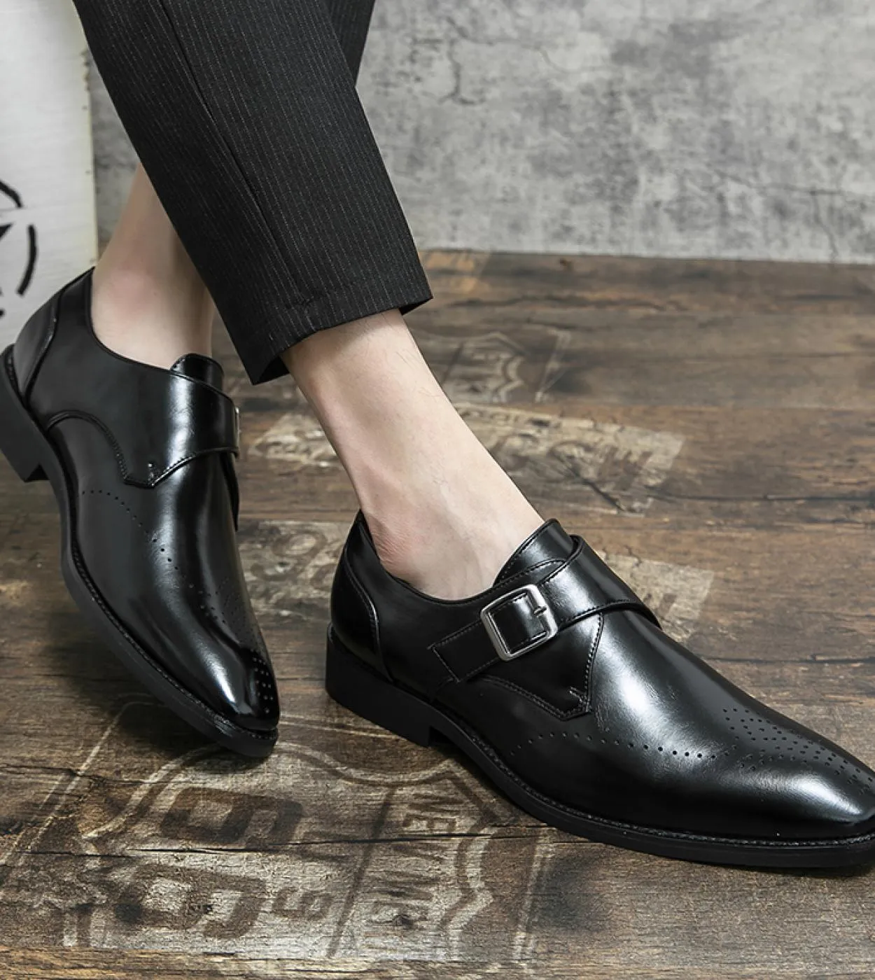 Scarpe eleganti in pelle Scarpe da uomo daffari Oxford Moda intagliata Inghilterra Fibbia formale Mengke Scarpe da ufficio a pu