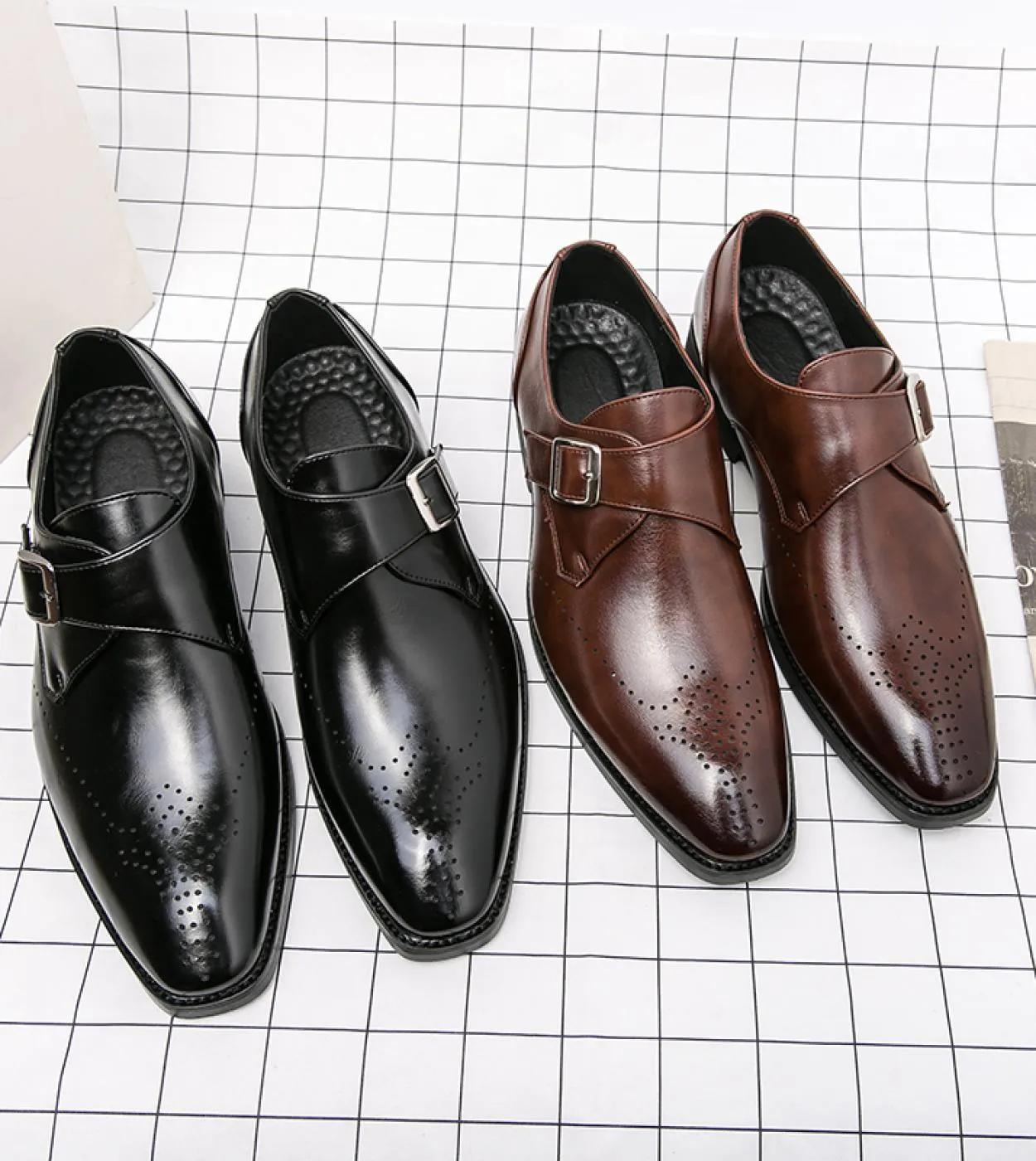 Scarpe eleganti in pelle Scarpe da uomo daffari Oxford Moda intagliata Inghilterra Fibbia formale Mengke Scarpe da ufficio a pu
