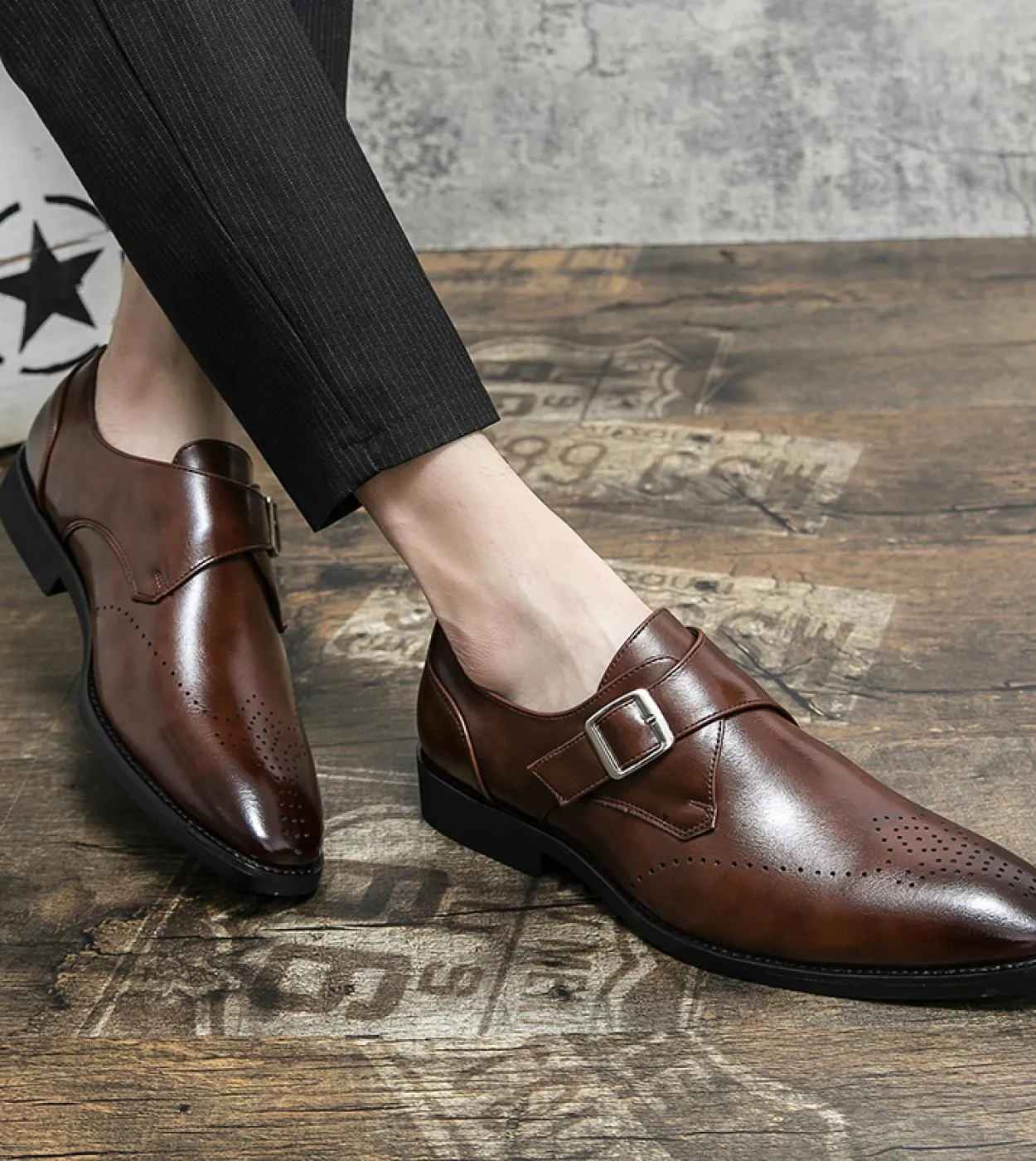 Scarpe eleganti in pelle Scarpe da uomo daffari Oxford Moda intagliata Inghilterra Fibbia formale Mengke Scarpe da ufficio a pu