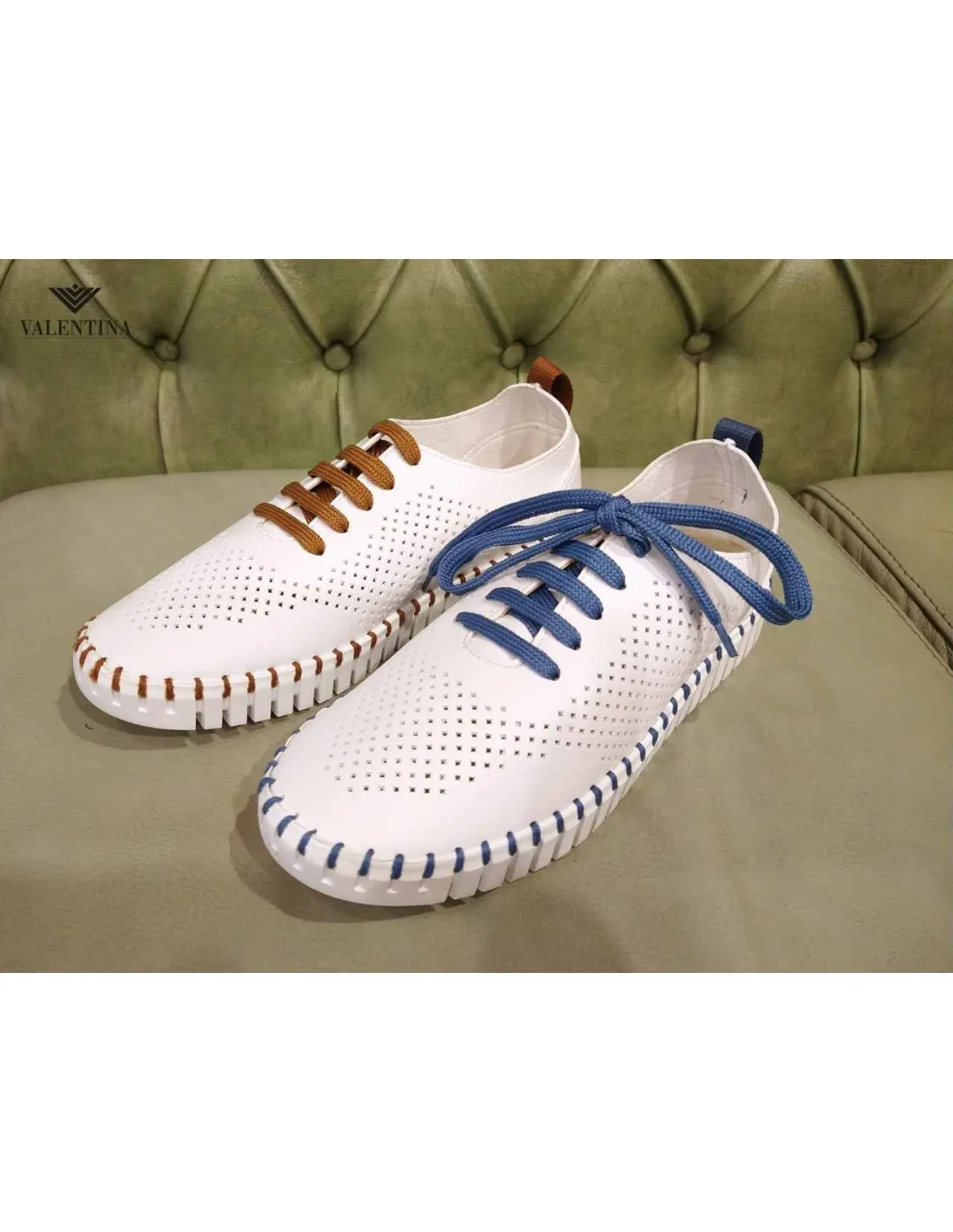 Scarpe estive traforate da donna