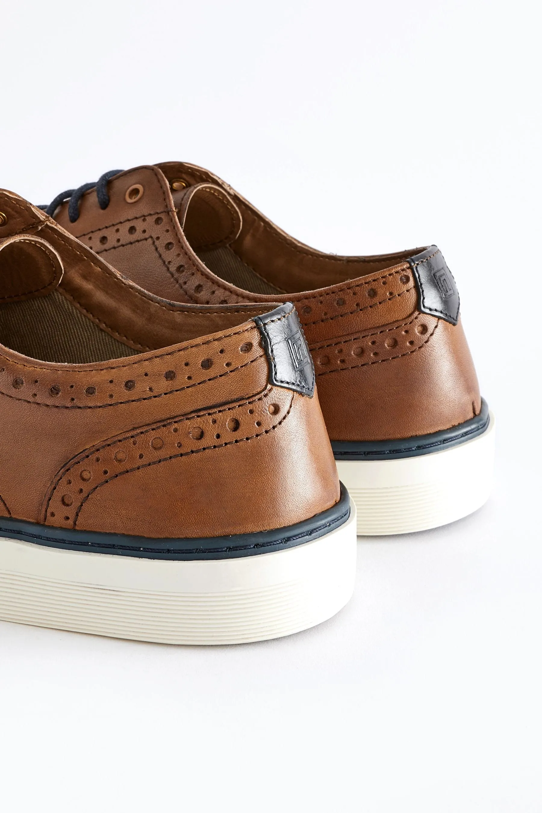 Scarpe in pelle brogue con suola sagomata