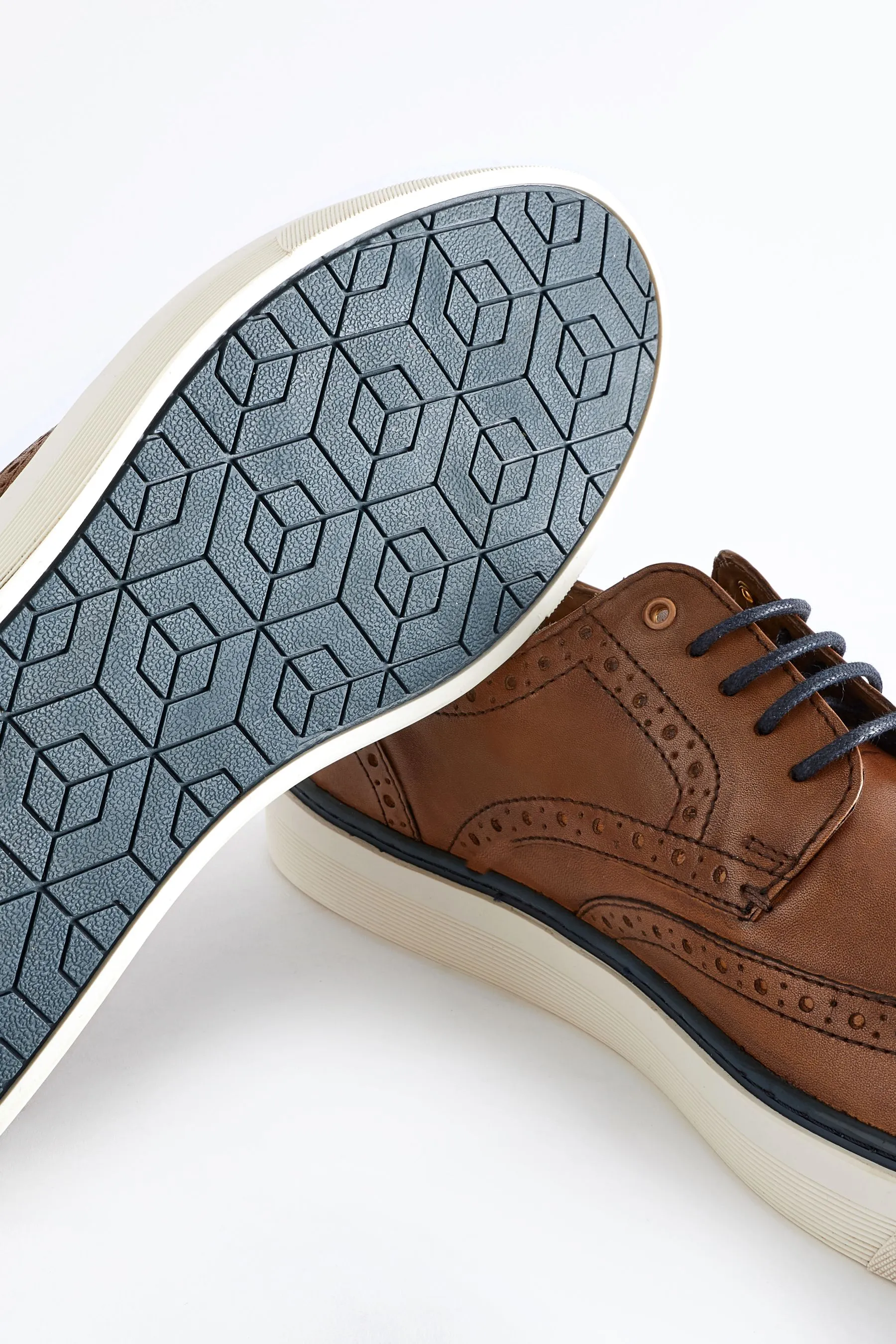Scarpe in pelle brogue con suola sagomata