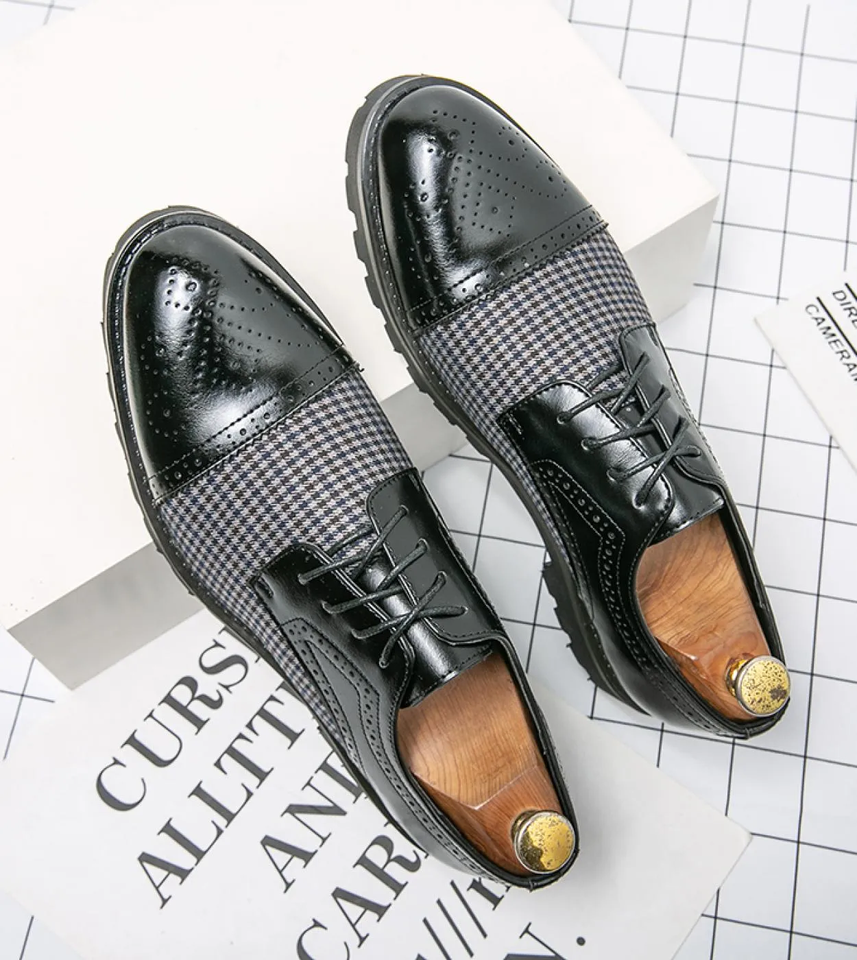 Scarpe in pelle con suola spessa Scarpe brogue da uomo di alta qualità Scarpe Oxford a righe da sposa Scarpe stringate da uffici