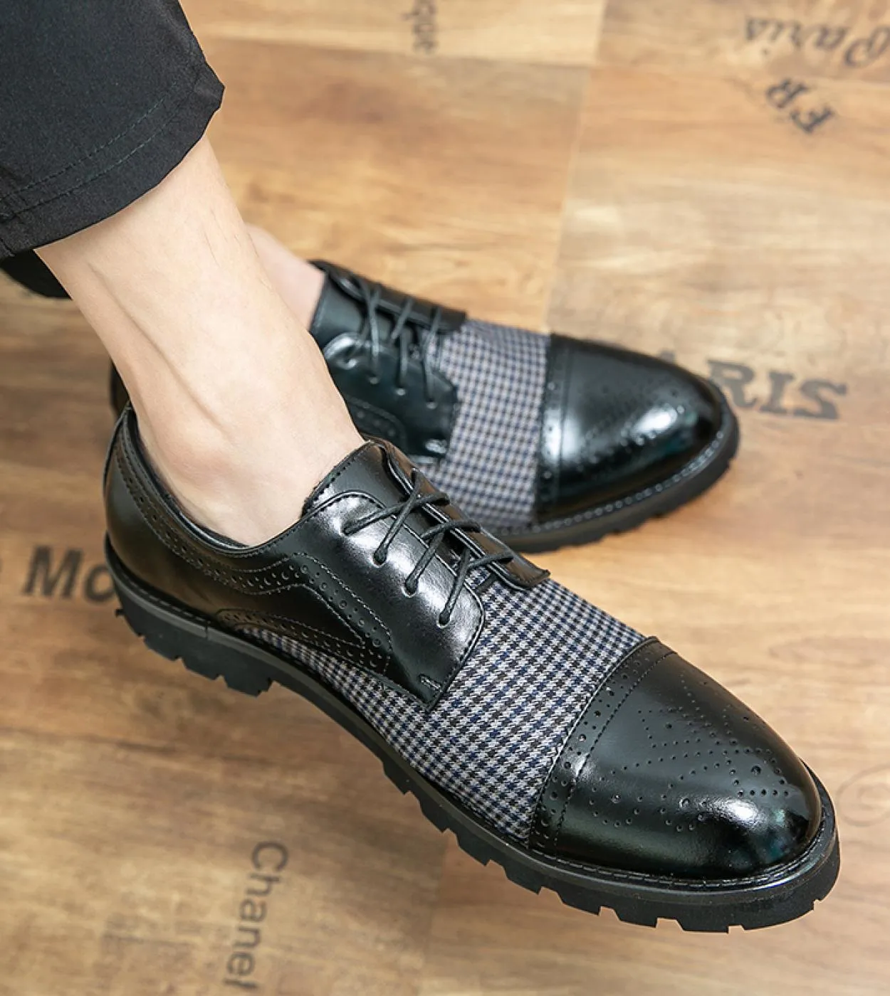 Scarpe in pelle con suola spessa Scarpe brogue da uomo di alta qualità Scarpe Oxford a righe da sposa Scarpe stringate da uffici