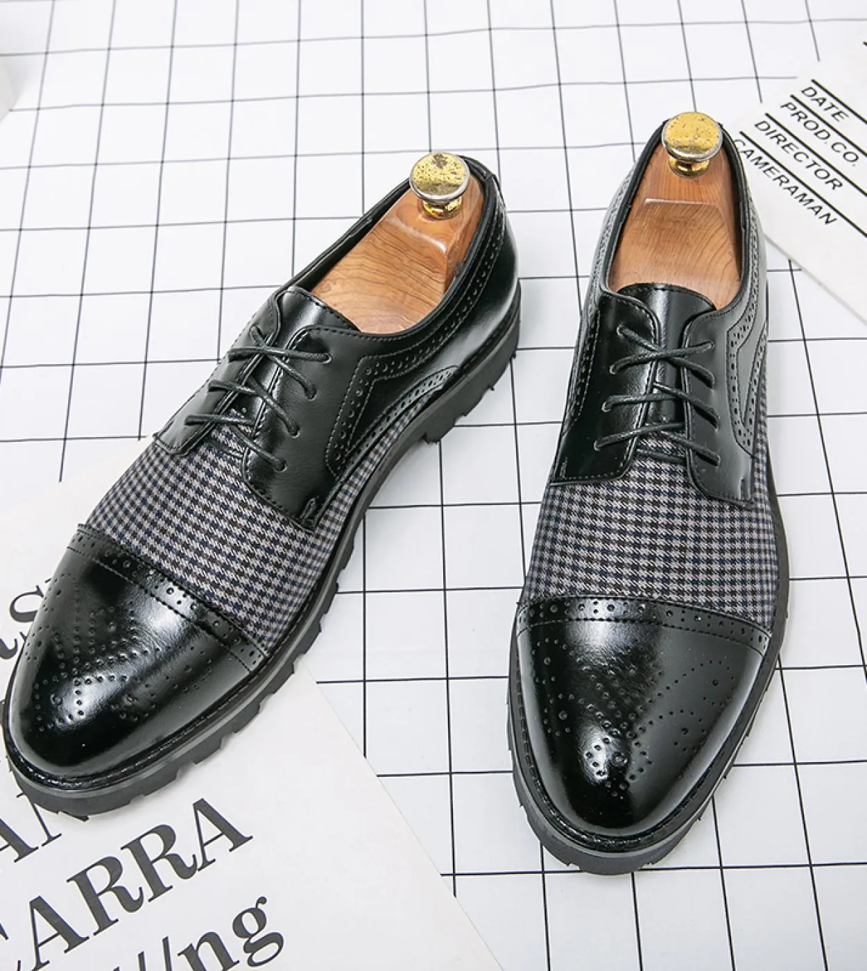 Scarpe in pelle con suola spessa Scarpe brogue da uomo di alta qualità Scarpe Oxford a righe da sposa Scarpe stringate da uffici