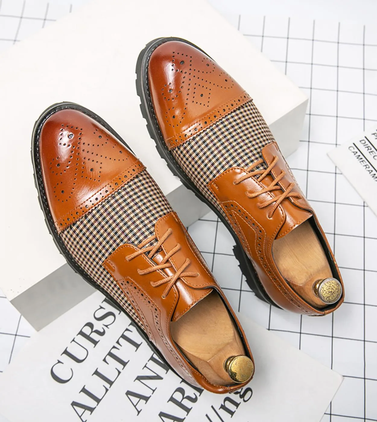 Scarpe in pelle con suola spessa Scarpe brogue da uomo di alta qualità Scarpe Oxford a righe da sposa Scarpe stringate da uffici