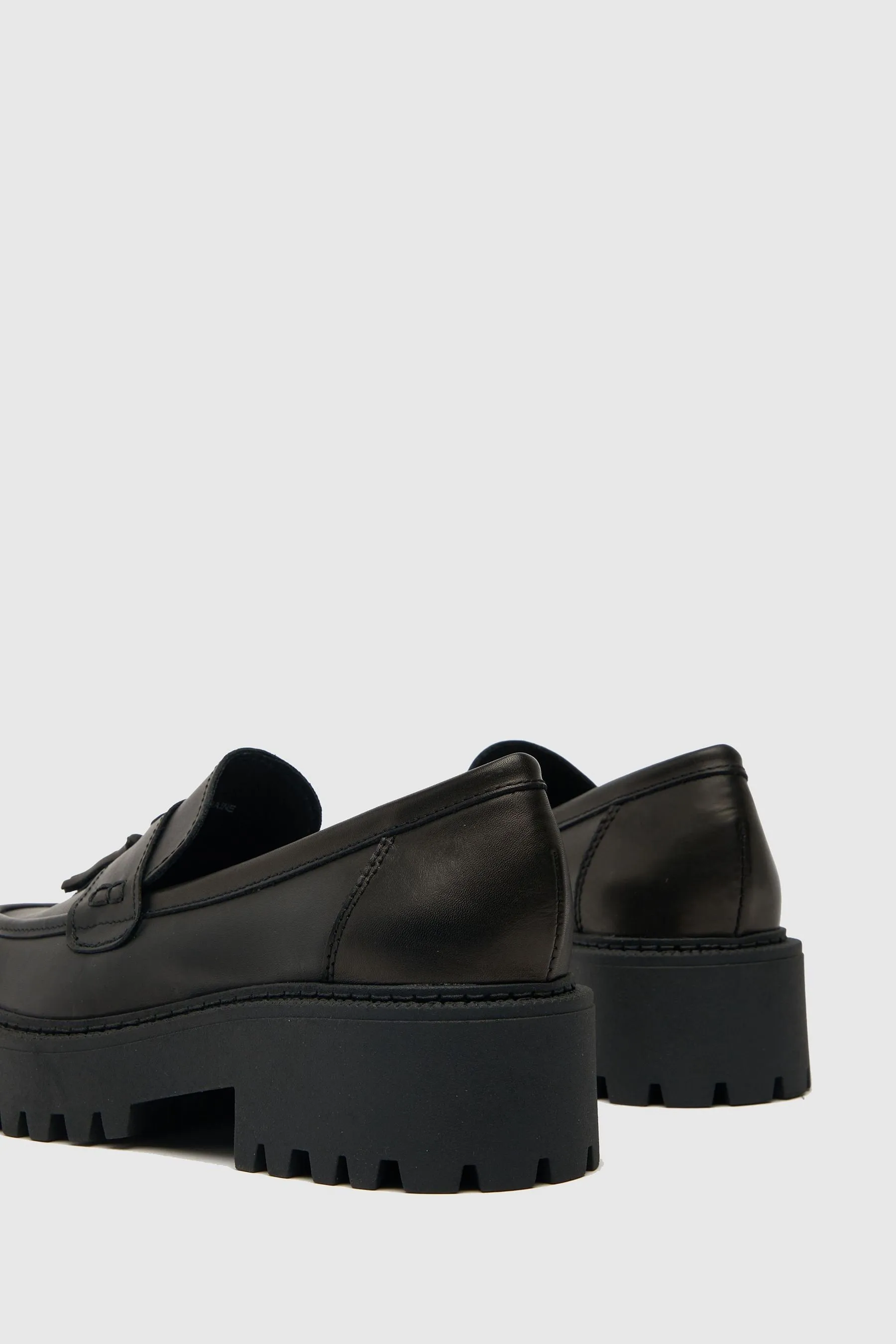 Schuh Laura - Nero in pelle con nappine - Mocassini