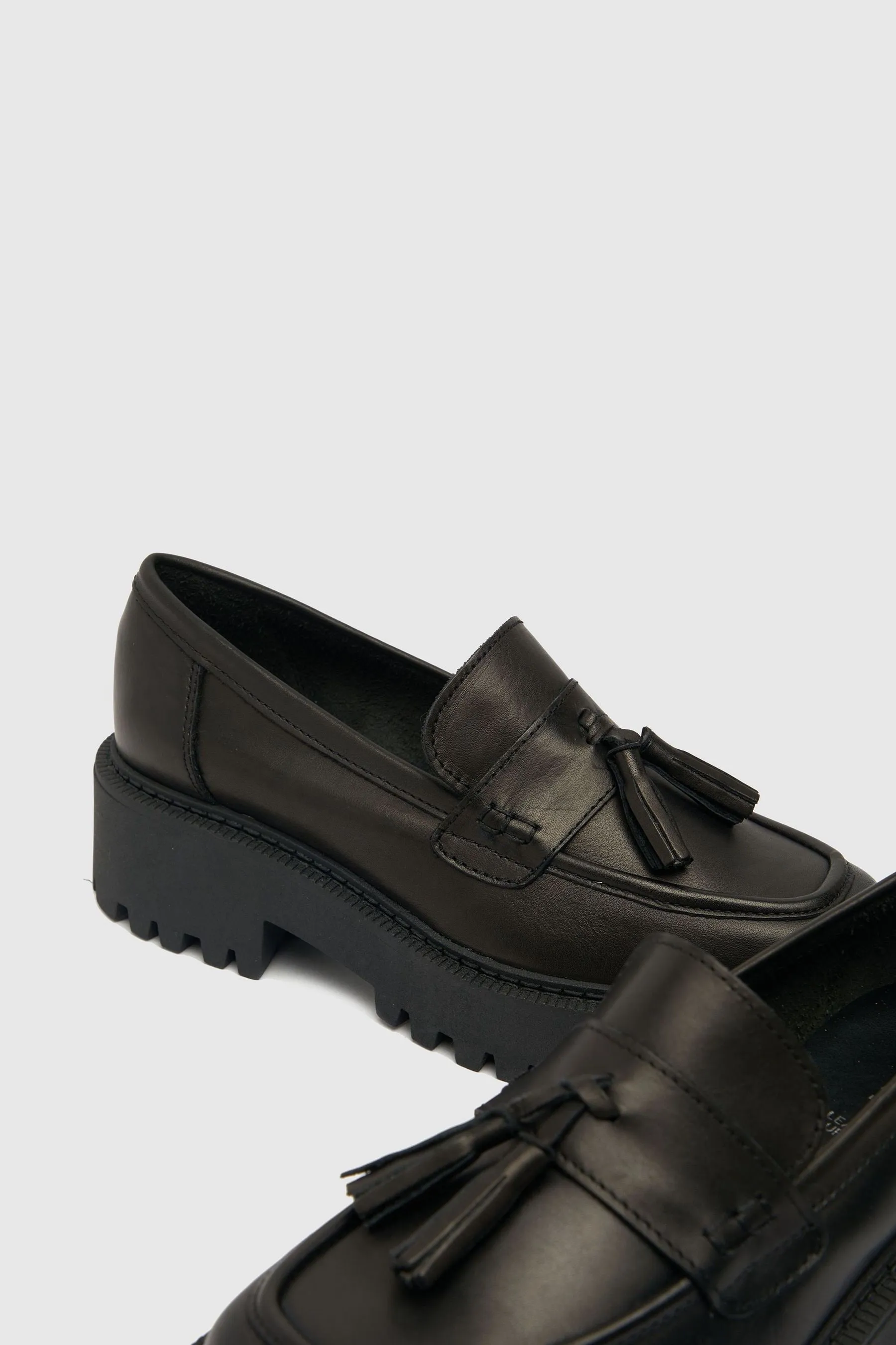 Schuh Laura - Nero in pelle con nappine - Mocassini