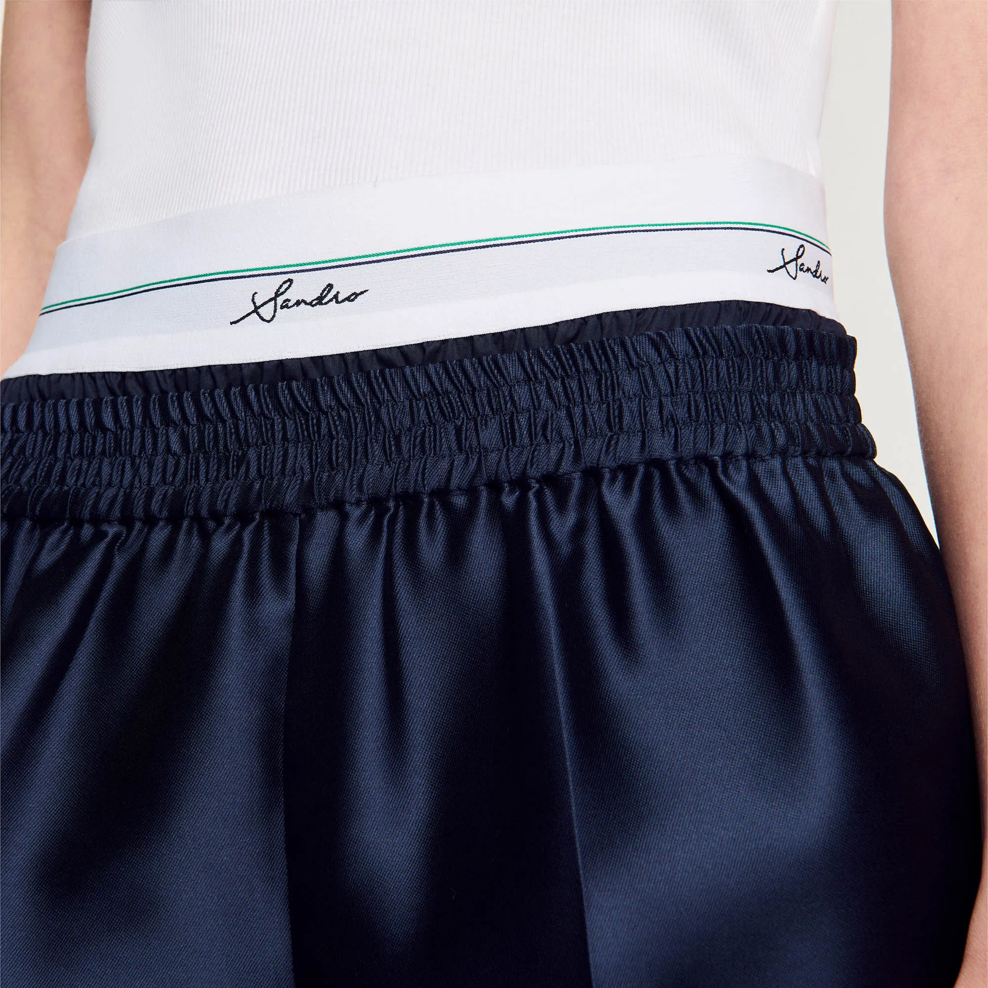 Shorts tipo 2 in 1 in raso