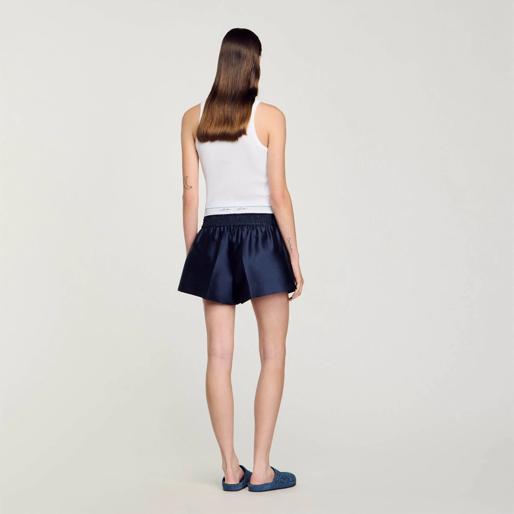 Shorts tipo 2 in 1 in raso