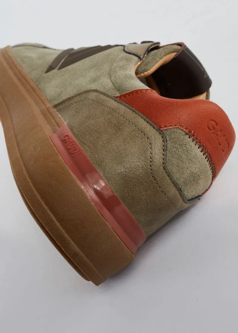 Sneaker in suede