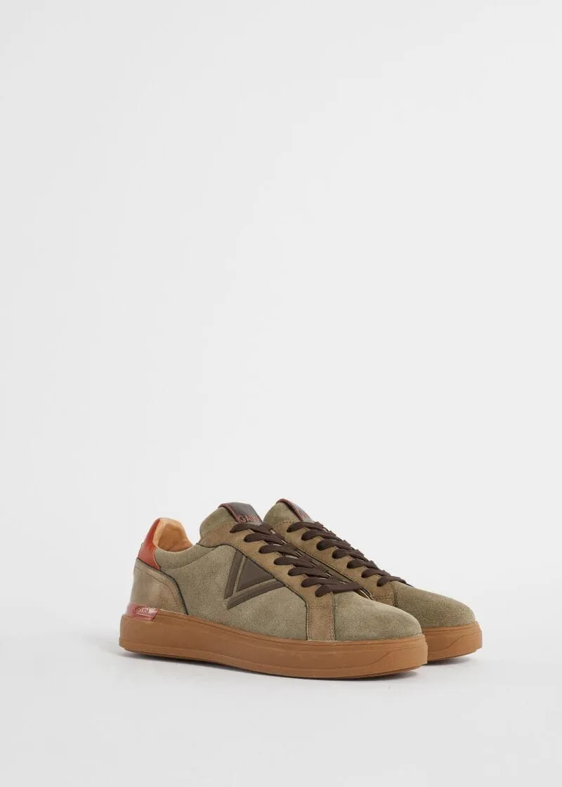 Sneaker in suede