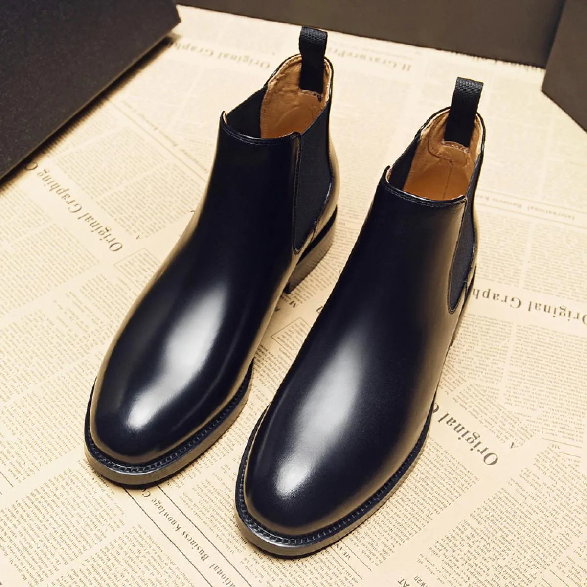 Stivaletti Chelsea di moda di lusso da donna in stile britannico Scarpe in pelle naturale Stivaletti con plateau e punta Zapatos