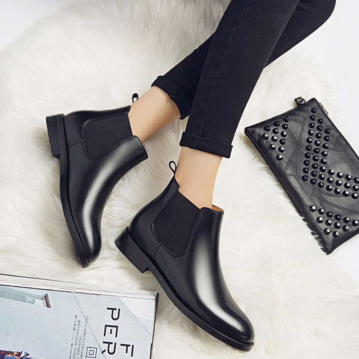 Stivaletti Chelsea di moda di lusso da donna in stile britannico Scarpe in pelle naturale Stivaletti con plateau e punta Zapatos