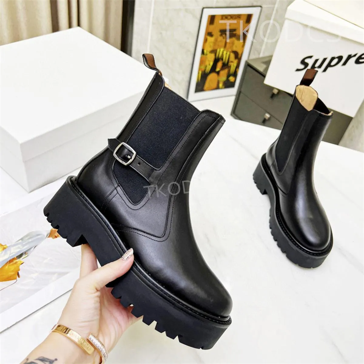 Stivaletti Chelsea slip on da donna Nuovi stivaletti con cintura con fibbia in vera pelle Piattaforma stile britannico Tacco qua
